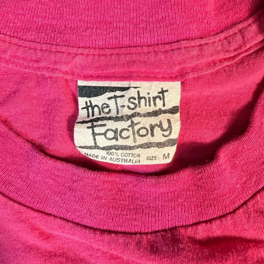 Vintage 90s Australian T-shirt Medium Pink Australia Made Tourism Attractions